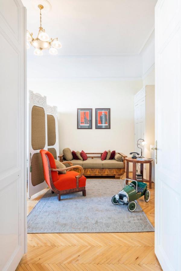 Stunning Spacious Art Nouveau Apart , Grand Piano Apartment Budapest Luaran gambar