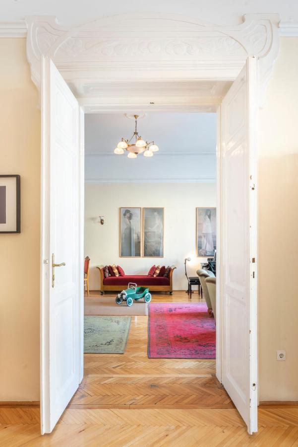 Stunning Spacious Art Nouveau Apart , Grand Piano Apartment Budapest Luaran gambar