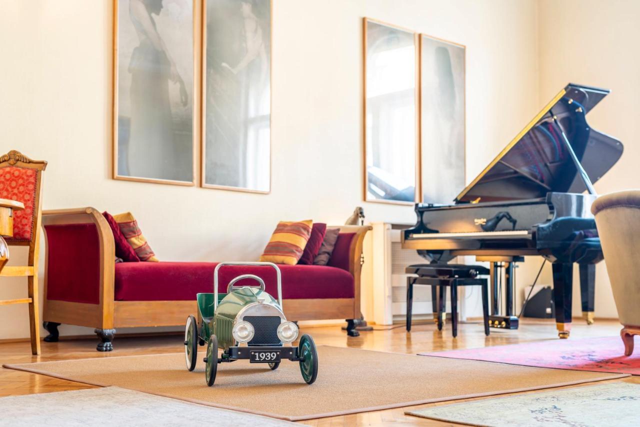 Stunning Spacious Art Nouveau Apart , Grand Piano Apartment Budapest Luaran gambar